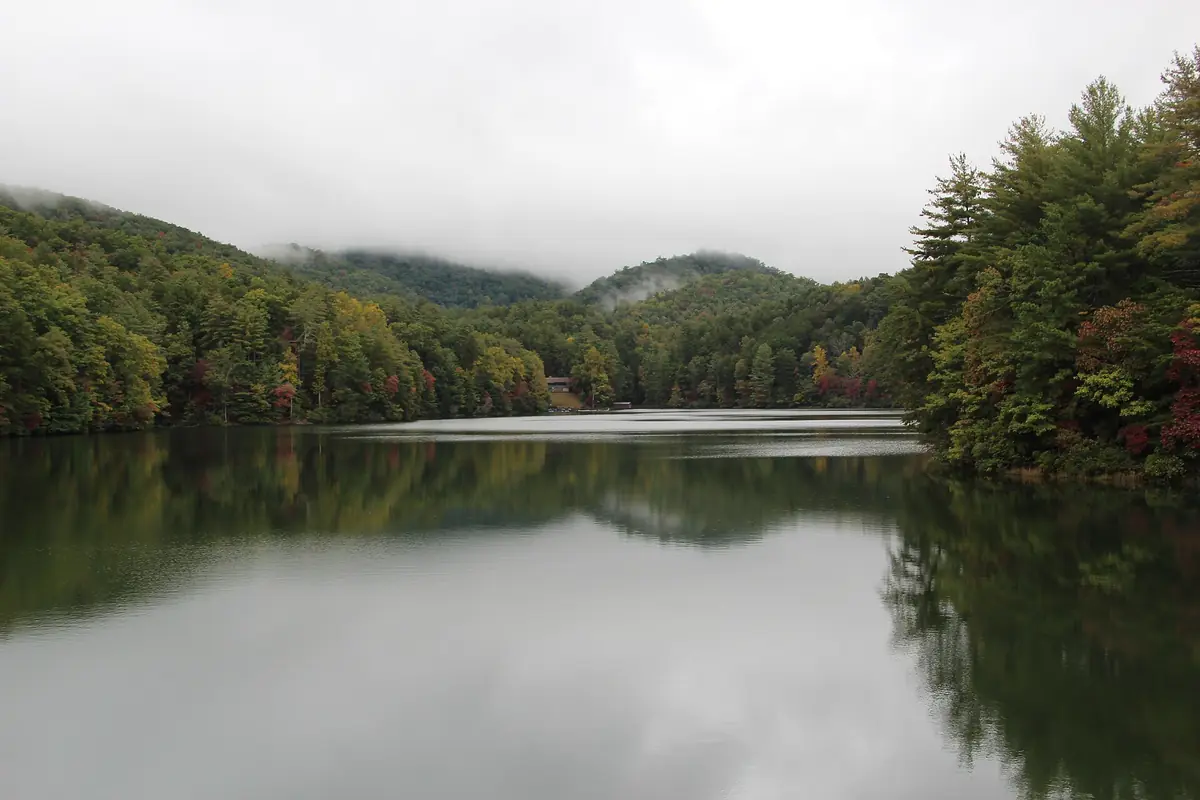 Unicoi Lake surrounded by wooded mountains